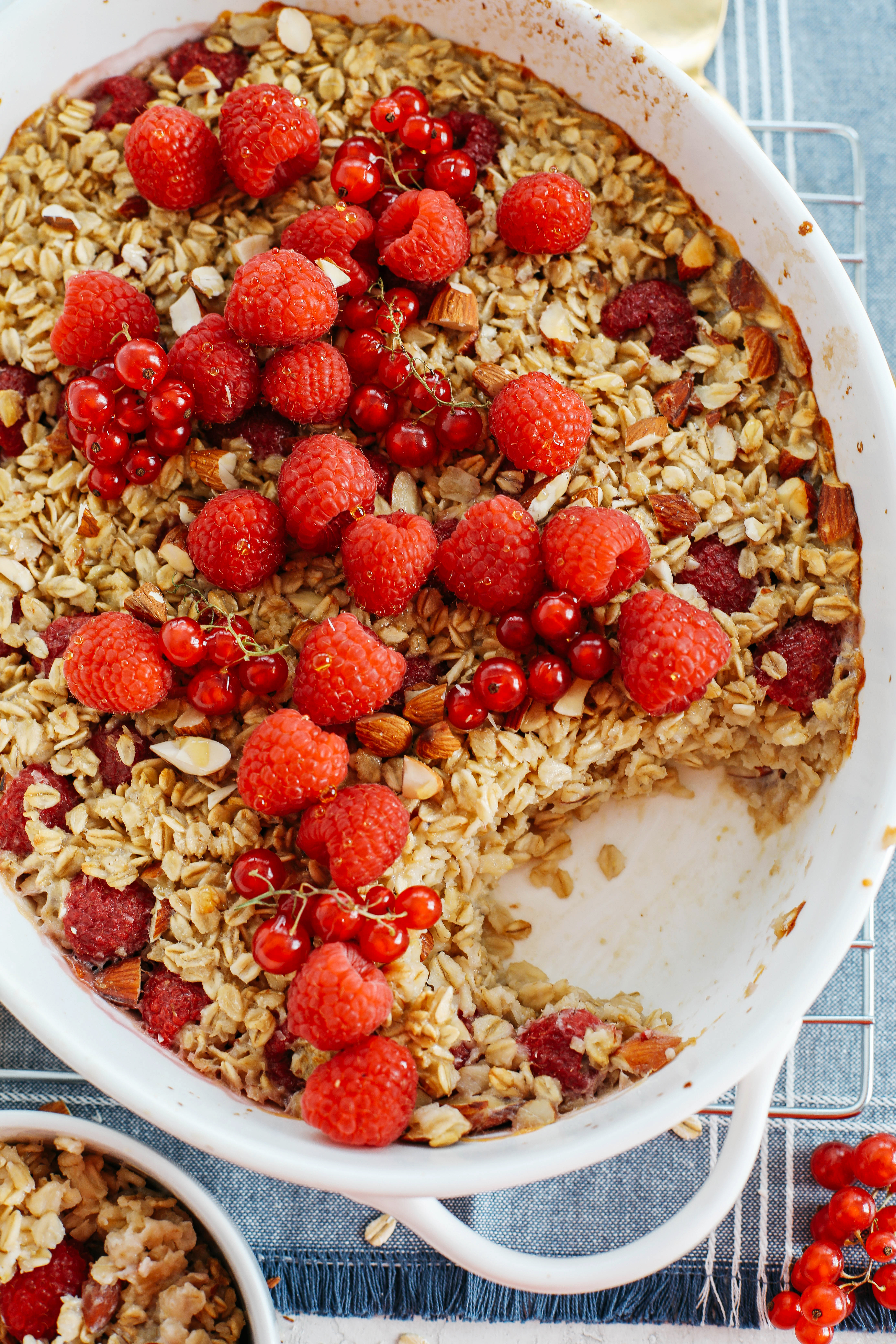 Start your morning off with this delicious Raspberry Almond Baked Oatmeal that is filling, wholesome and naturally sweetened for a perfect healthy breakfast!