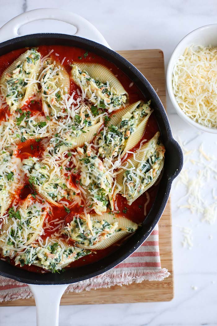 Our family's FAVORITE Skillet Veggie and Cheese Stuffed Shells - the perfect weeknight meal that is delicious and easy to freeze! eat-yourself-skinny.com