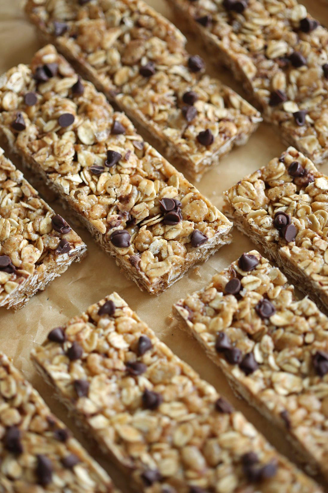 These No Bake Almond Butter Granola Bars are healthy, delicious and can easily be made in just 15 minutes!  Perfect to grab on-the-go in the mornings too!