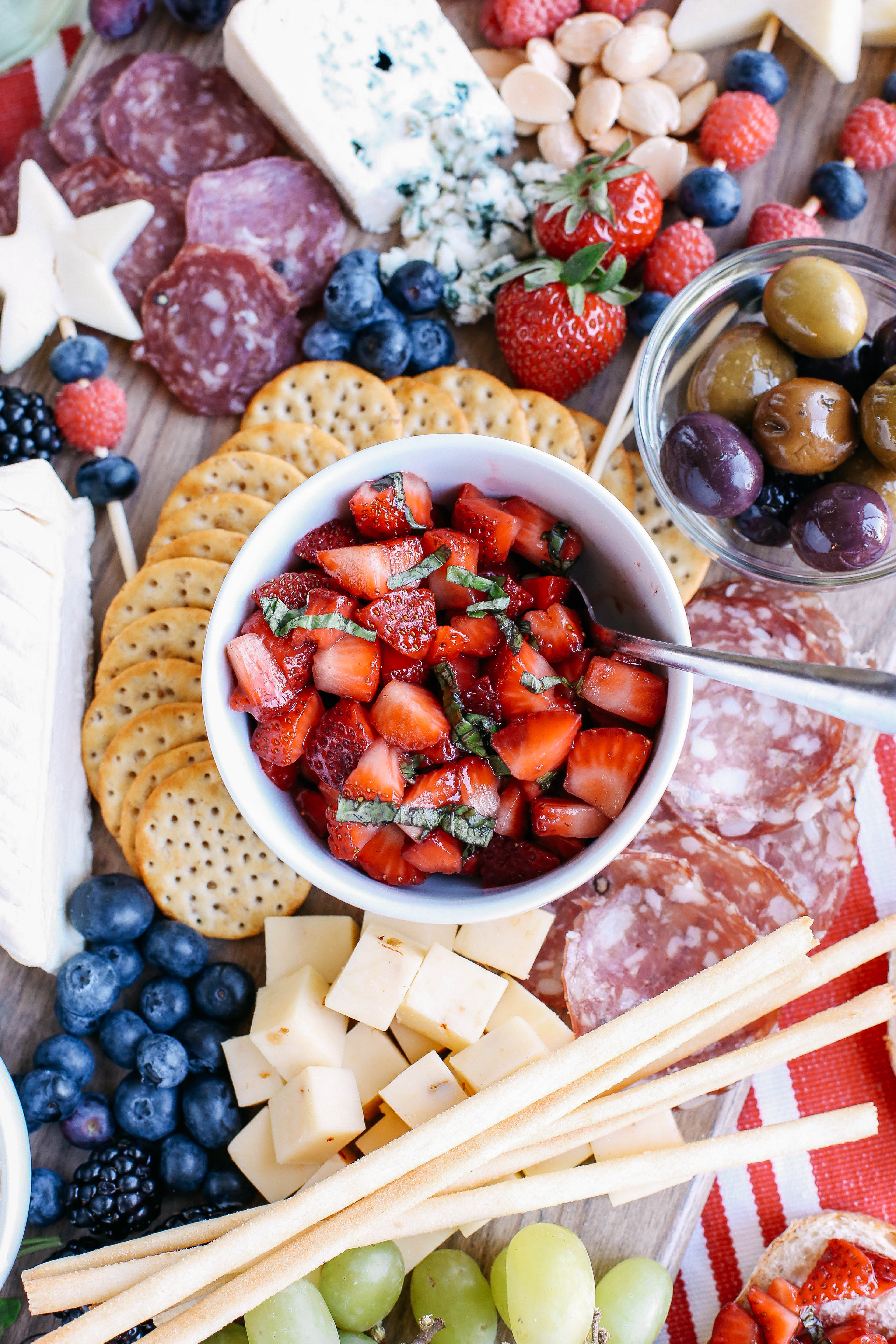 The 4th of July is right around the corner so kick off the summer with the Ultimate Patriotic Cheeseboard! Grab your favorite bottle of wine and share this festive appetizer with your friends and family this holiday!