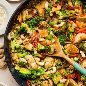 Teriyaki chicken stir fry with tender chicken, broccoli, bell peppers and carrots in a homemade teriyaki sauce.