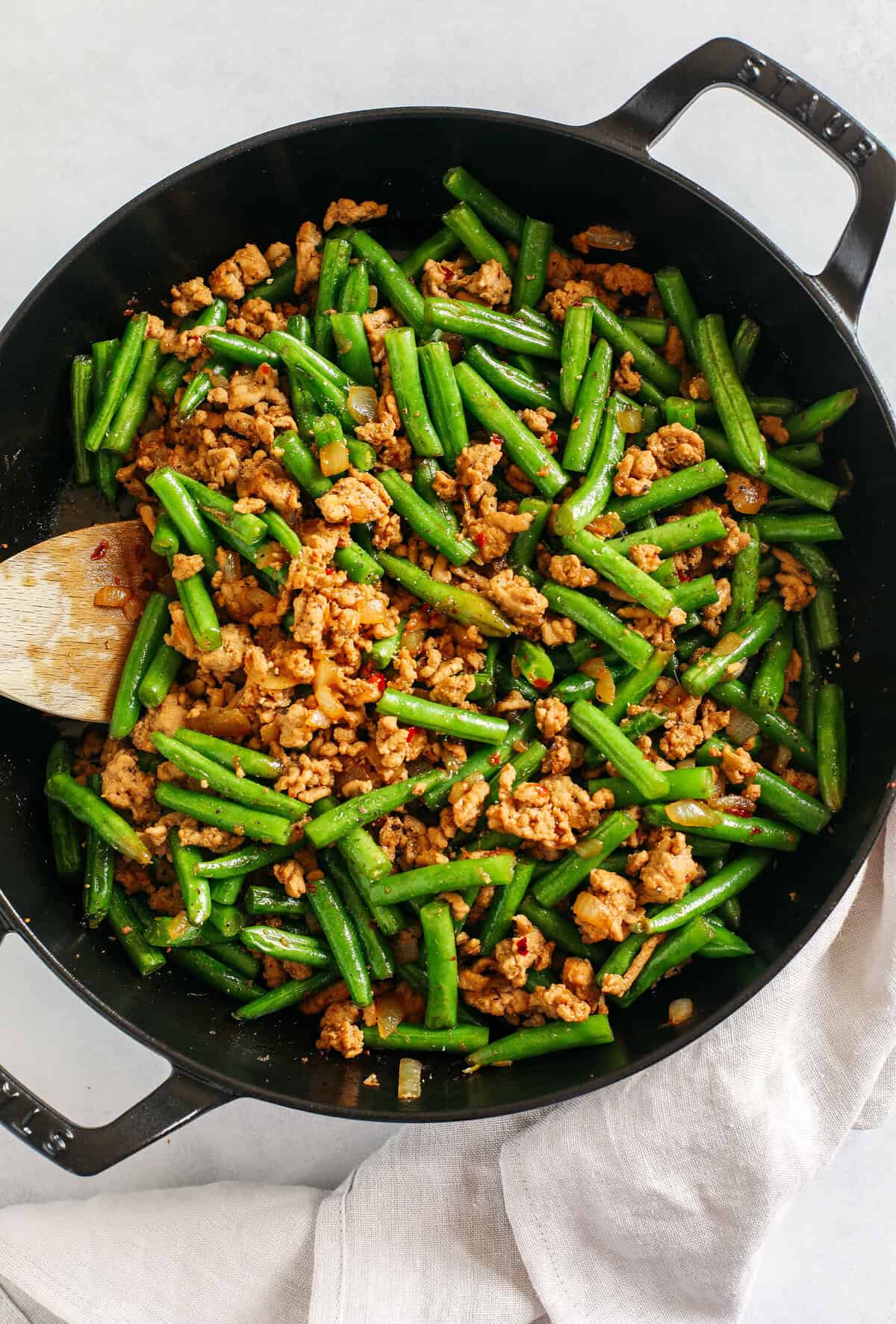 Sauté de dinde hachée et haricots verts