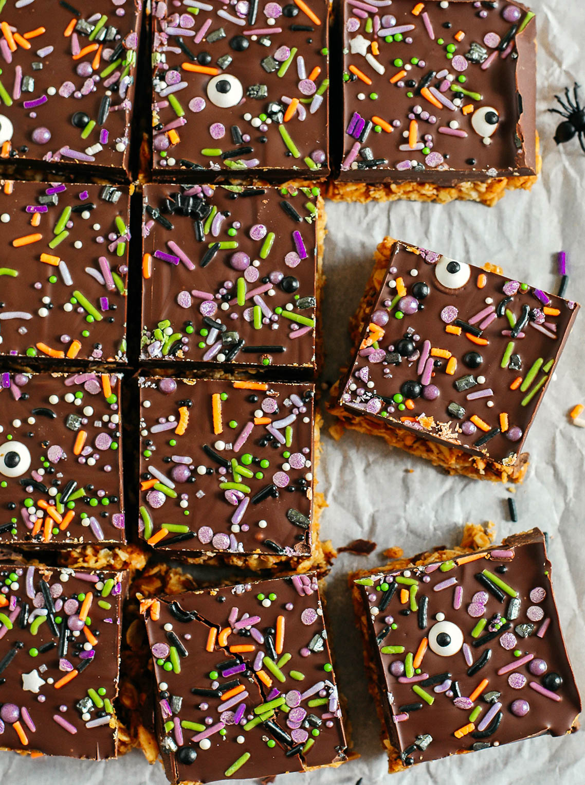 These No Bake Chocolate Pumpkin Bars are filled with delicious ingredients like peanut butter, pumpkin, rolled oats, and puffed rice cereal all topped with melted dark chocolate and festive sprinkles for the perfect sweet treat!