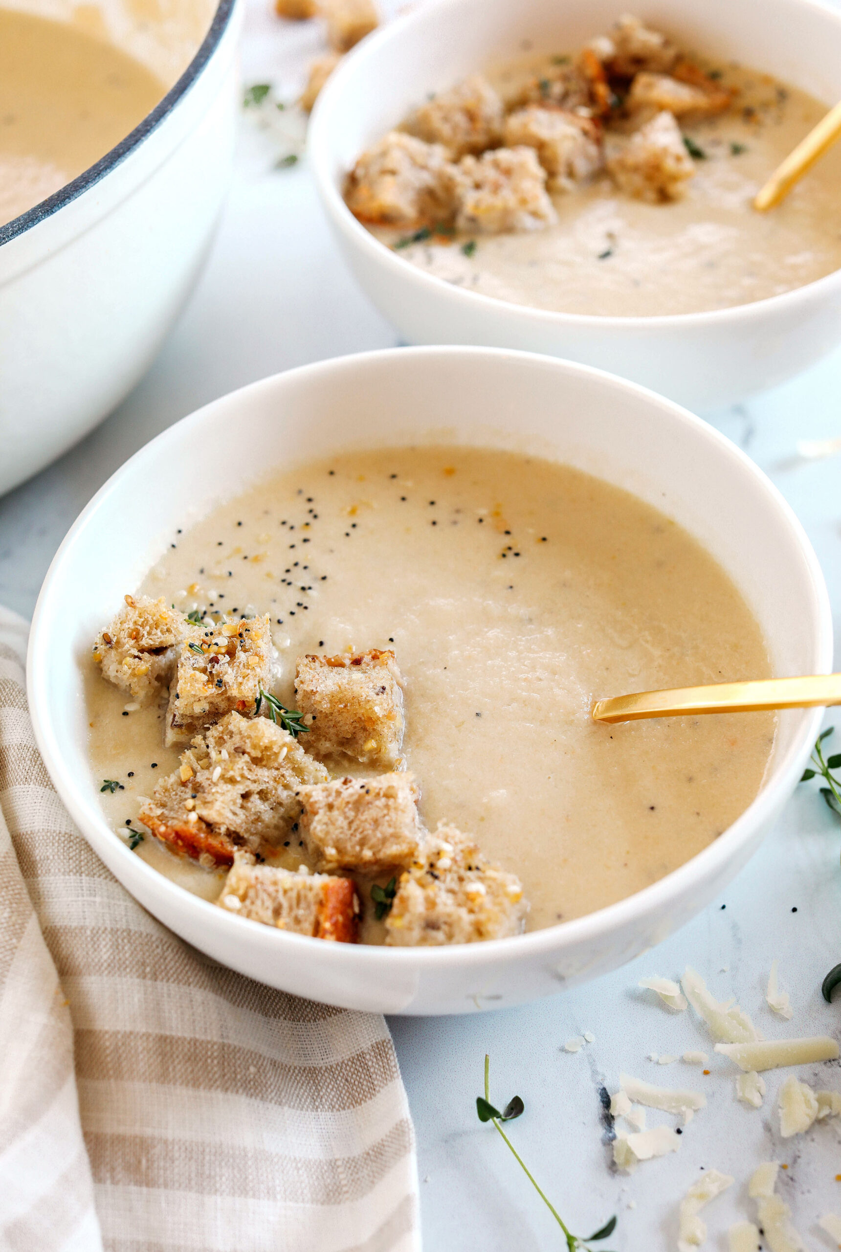 Creamy Cauliflower Soup topped with homemade seasoned croutons that is delicious, loaded with fresh vegetables, and makes the perfect cozy comfort meal that can easily be made in just 30 minutes!