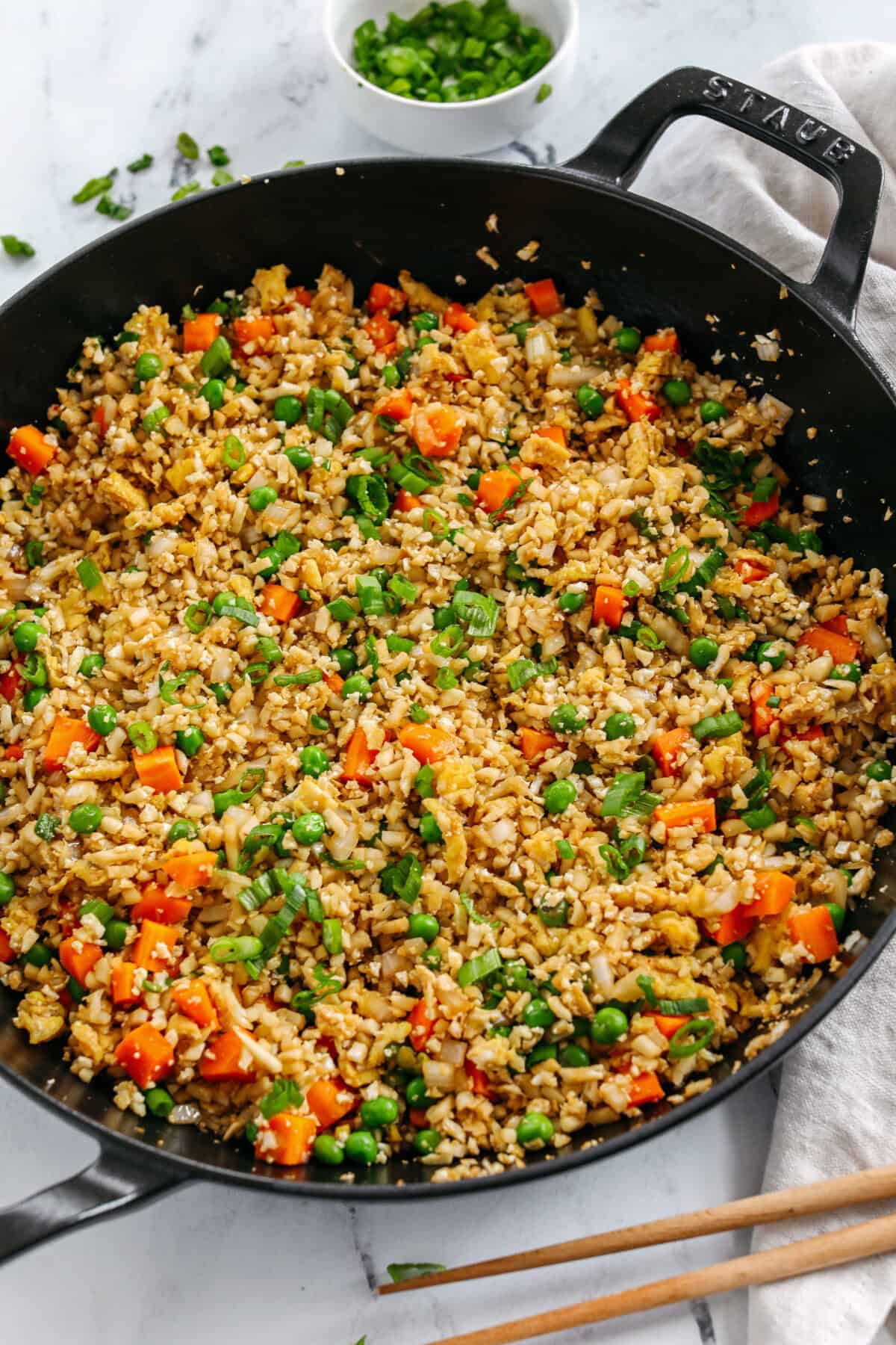 15-minute healthy cauliflower fried rice with eggs and vegetables