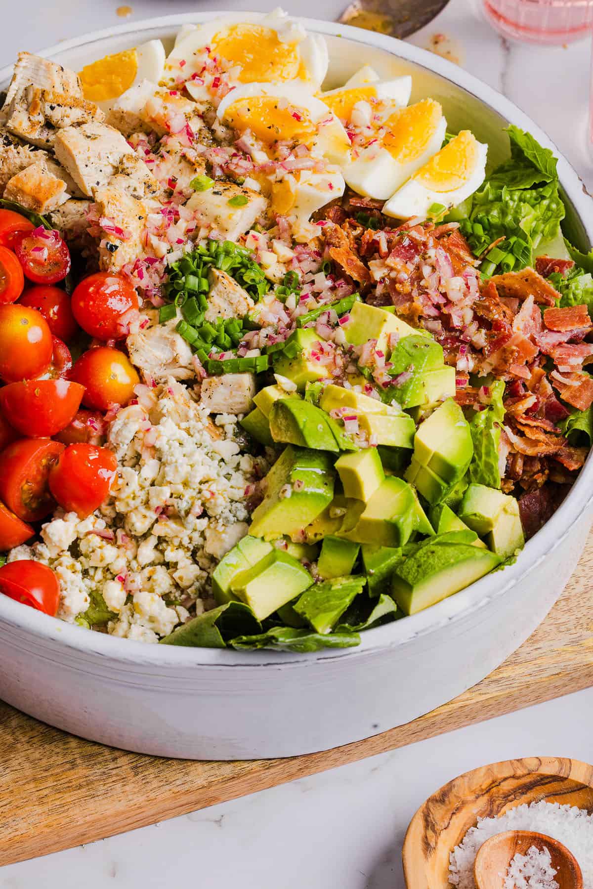 Protein-packed Chicken Cobb Salad loaded with tender chicken, crispy bacon, creamy avocado and tangy blue cheese all tossed in a delicious red wine vinaigrette! A fresh, hearty and satisfying salad that is perfect for lunch or a light dinner.